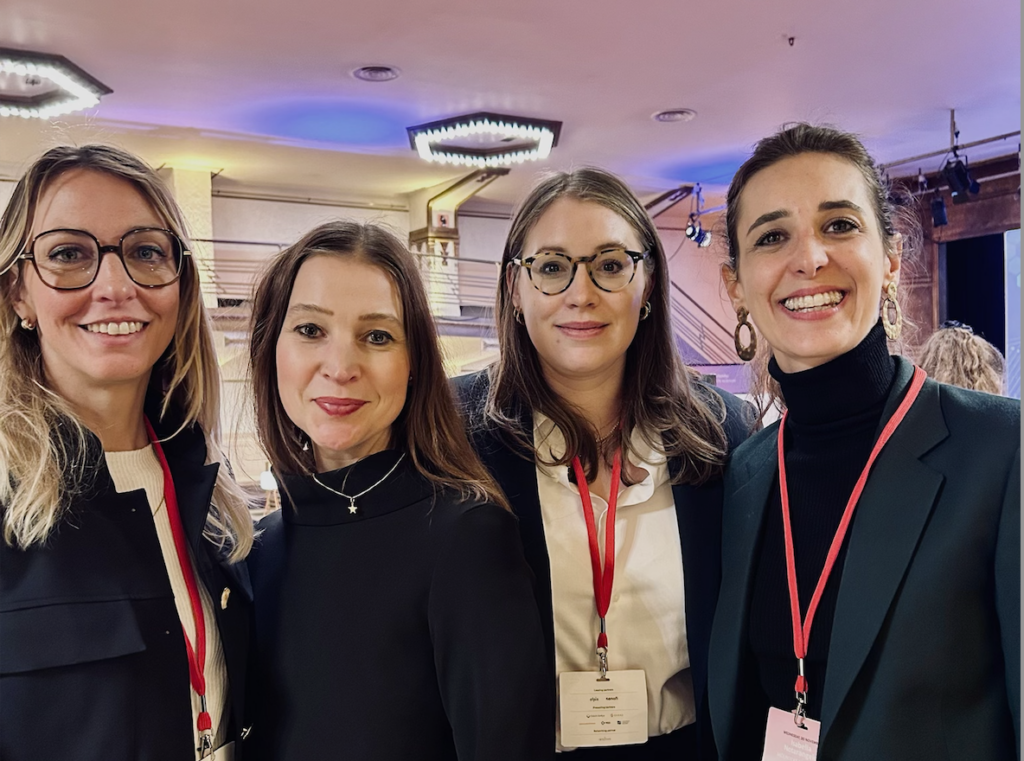 Giulia Meneghin, Roche, Ella Bohlin, vice vd Rud Pedersen Public Affairs, Nele Vauth, Referentin Kommunikation och Isabella Notarangelo, Mölnlycke var bland 400 deltagare på plats i Bryllsen på Politicos årliga Healthcare Summit. 